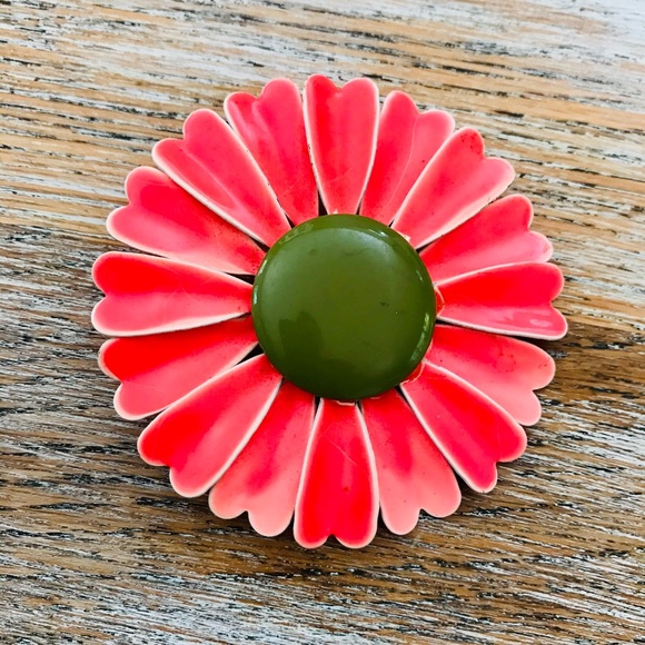 Jewelry - Vintage Pink Flower Power Pin ❤️